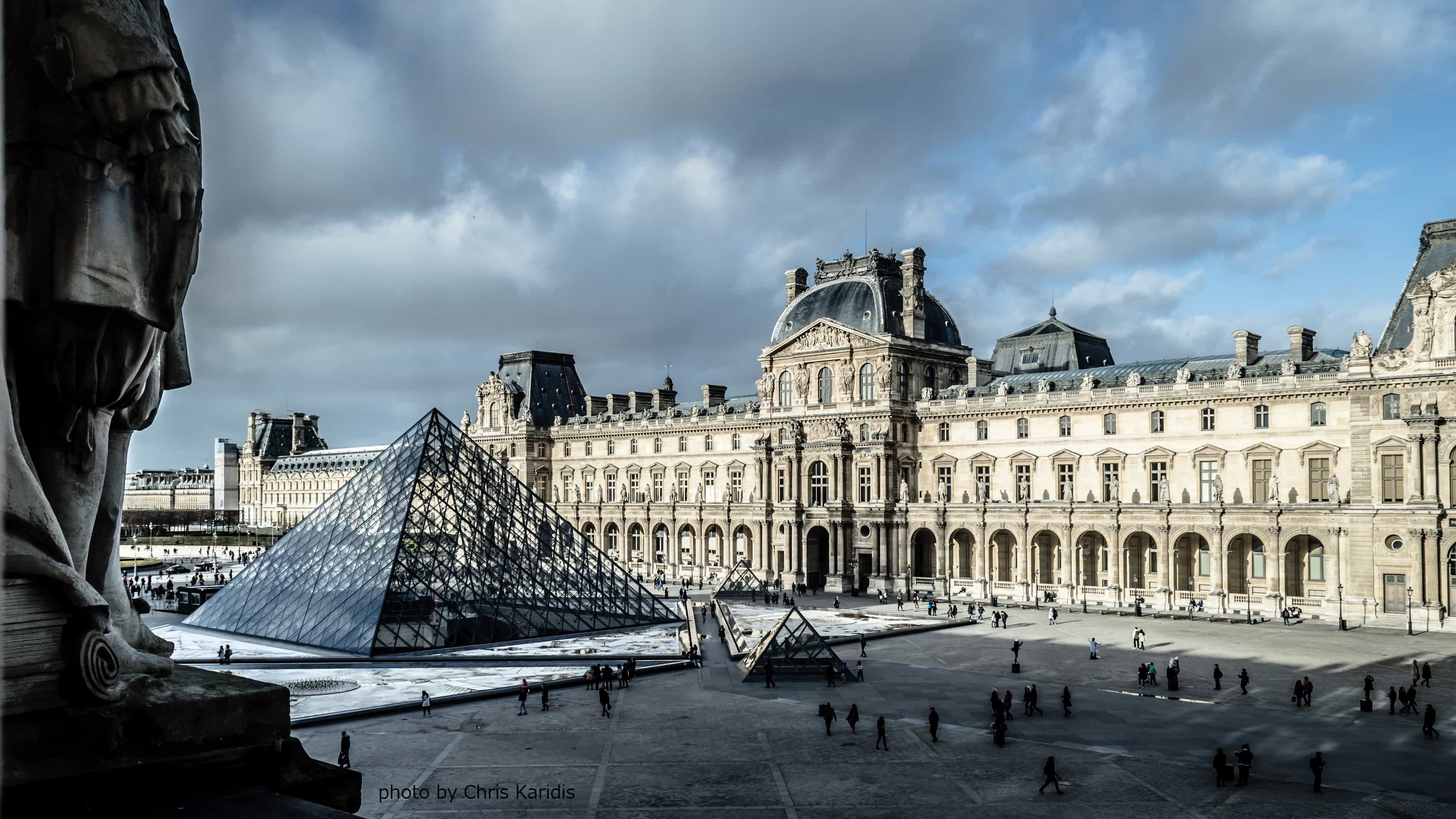 ルーブル全景